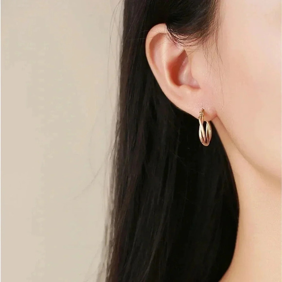 Twisted Hoops | 18k Gold Plated - Picture 3 of 4